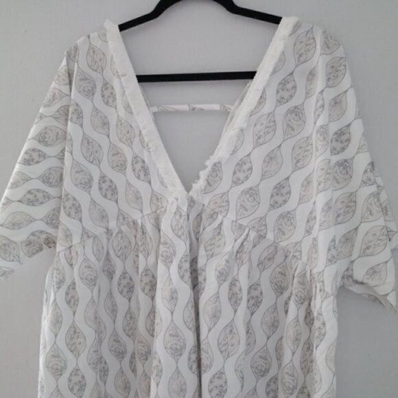 NWT White Beige Geometric Print Plunge Bathing Suit Cover Up Size Medium Pool - Picture 3 of 8